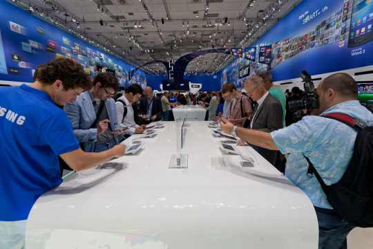 سامسونج تسحب أجهزة تاب 7.7 من جناحها بمعرض IFA بألمانيا