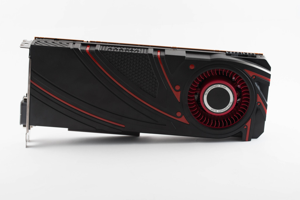 AMD-Radeon-R9-290X-Pose