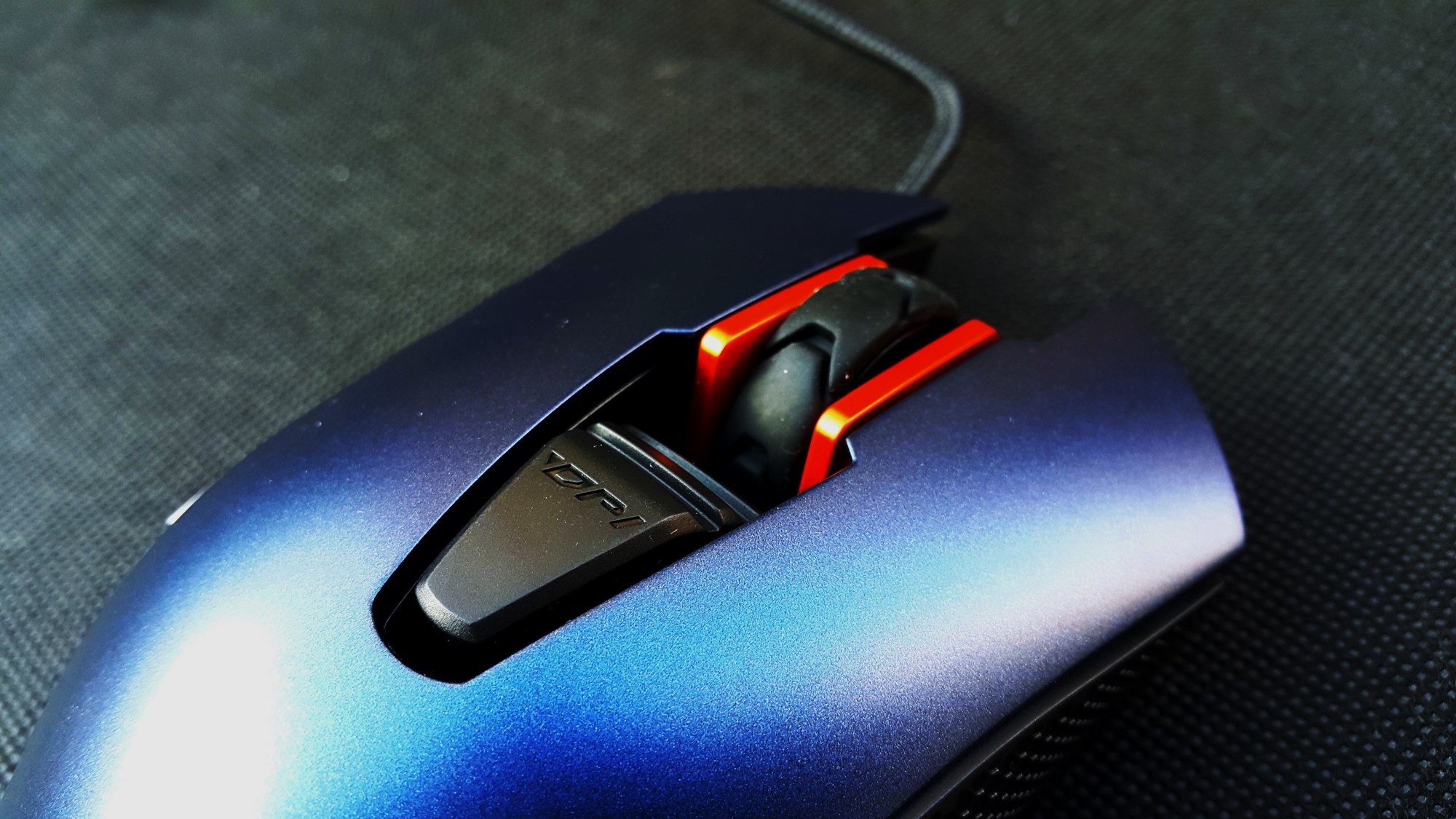 Couger 550M Gaming Mouse DPI Button