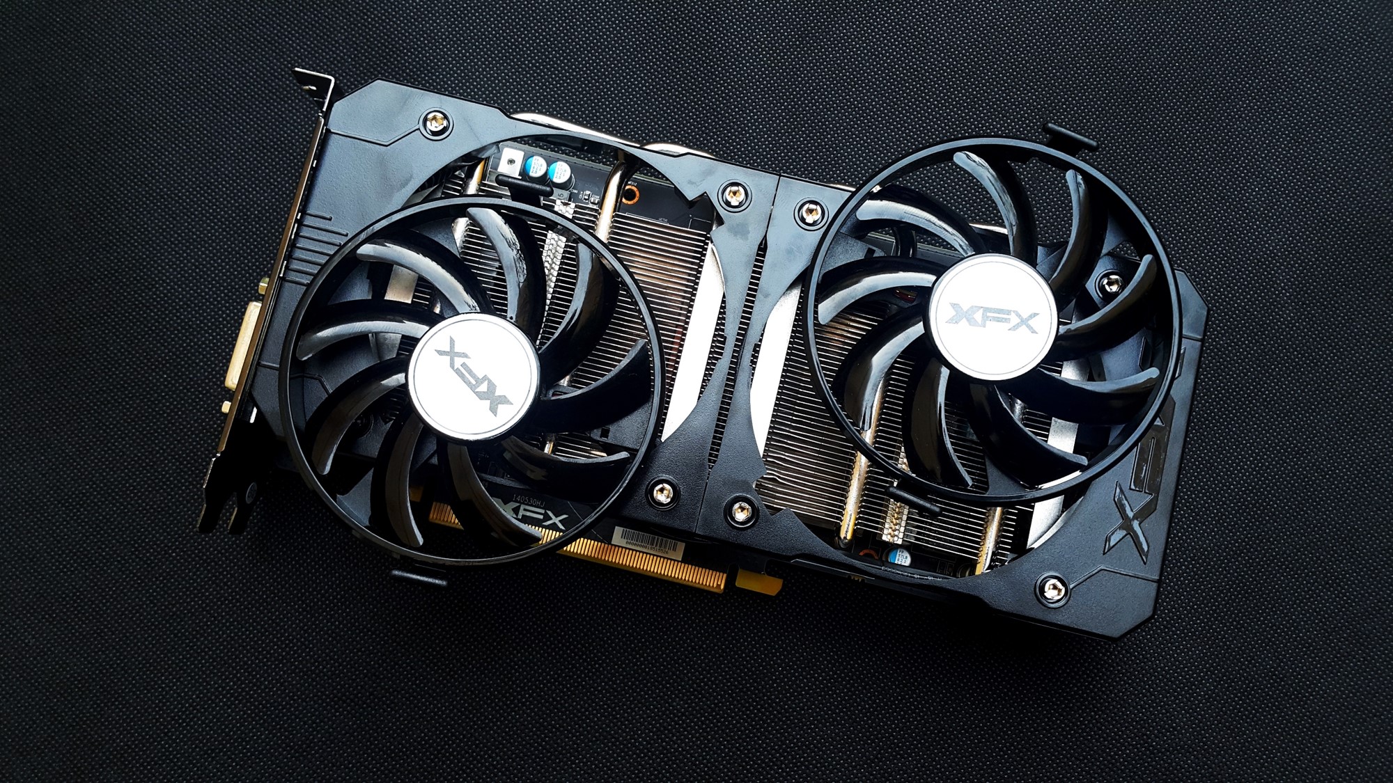 XFX Double Dissipation R9 380X Fans Easy Clean
