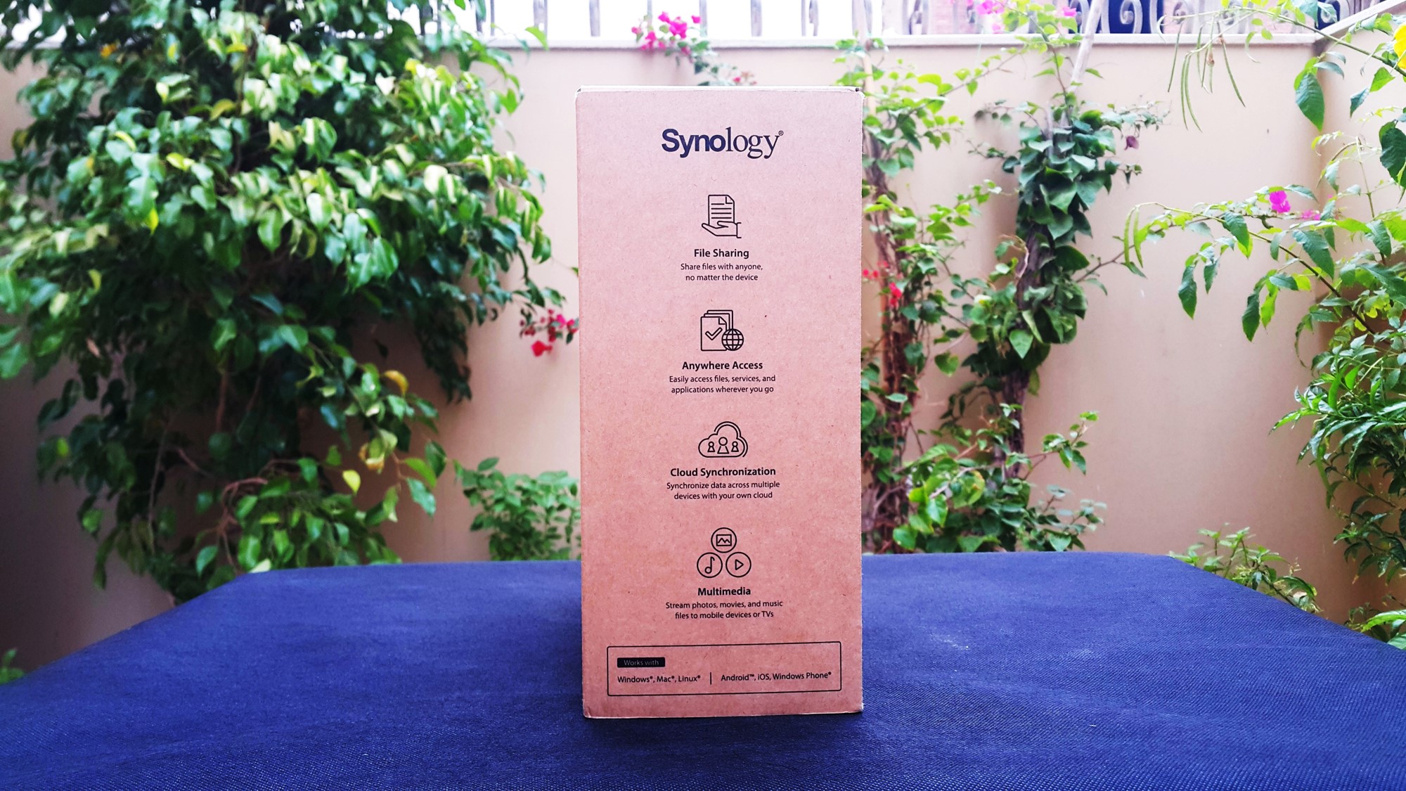 Synology Diskstation DS216Play Box Right Synology Diskstation DS216Play Box Right