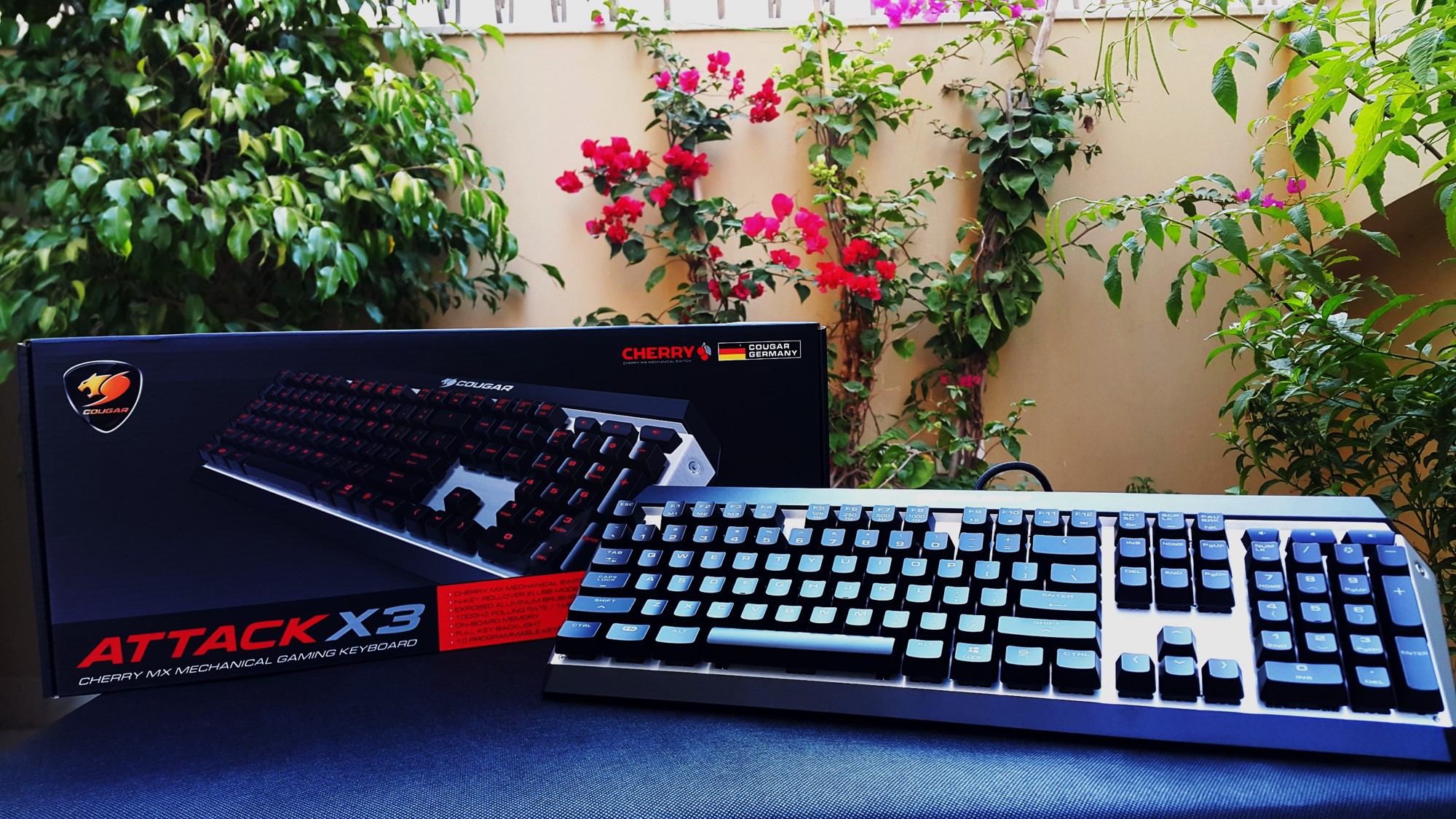0- Cougar Attack X3 Mechanical Keyboard Box + Keyboard