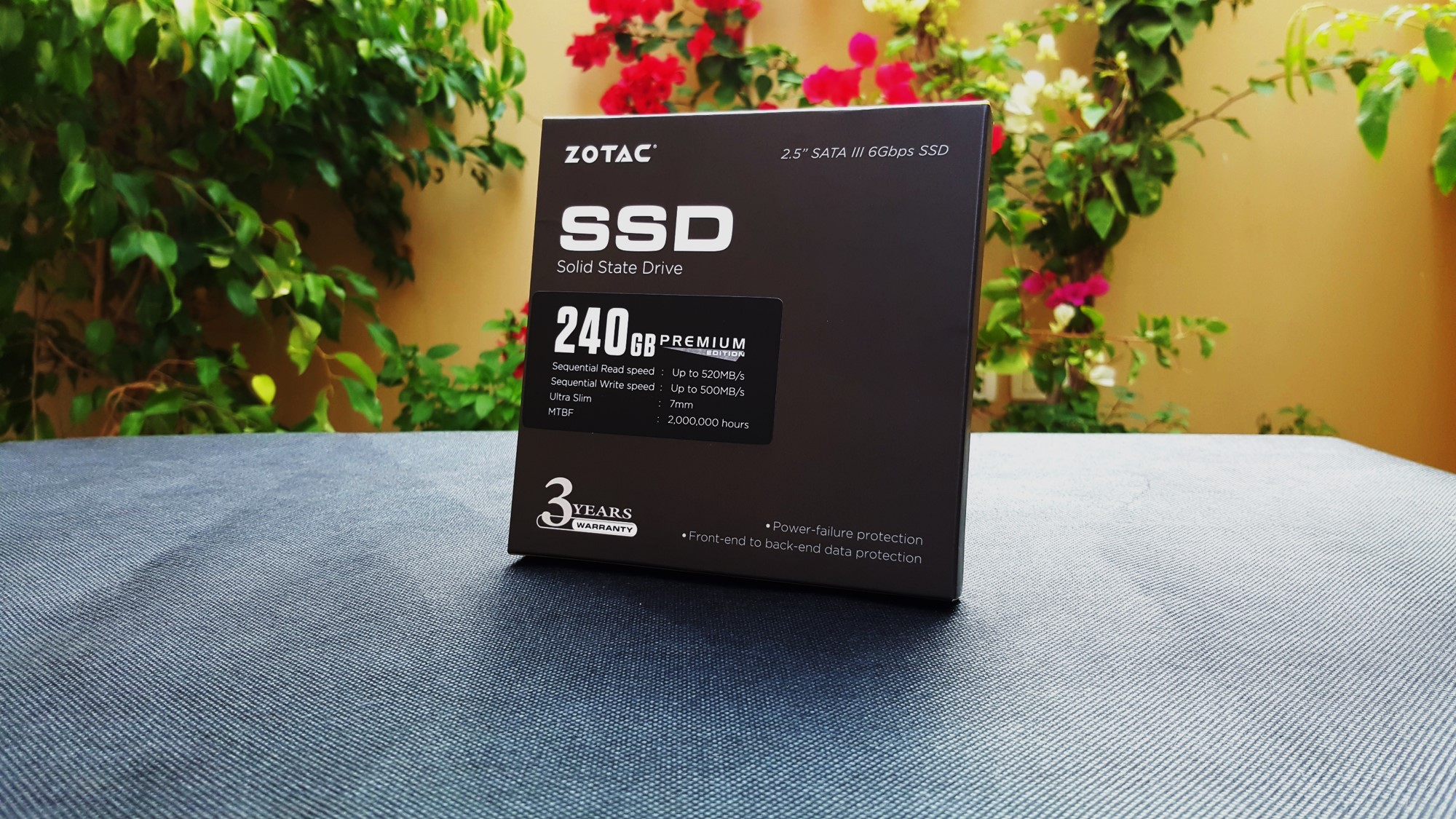 2- Zotac 240 GB Premium Edition Box Front