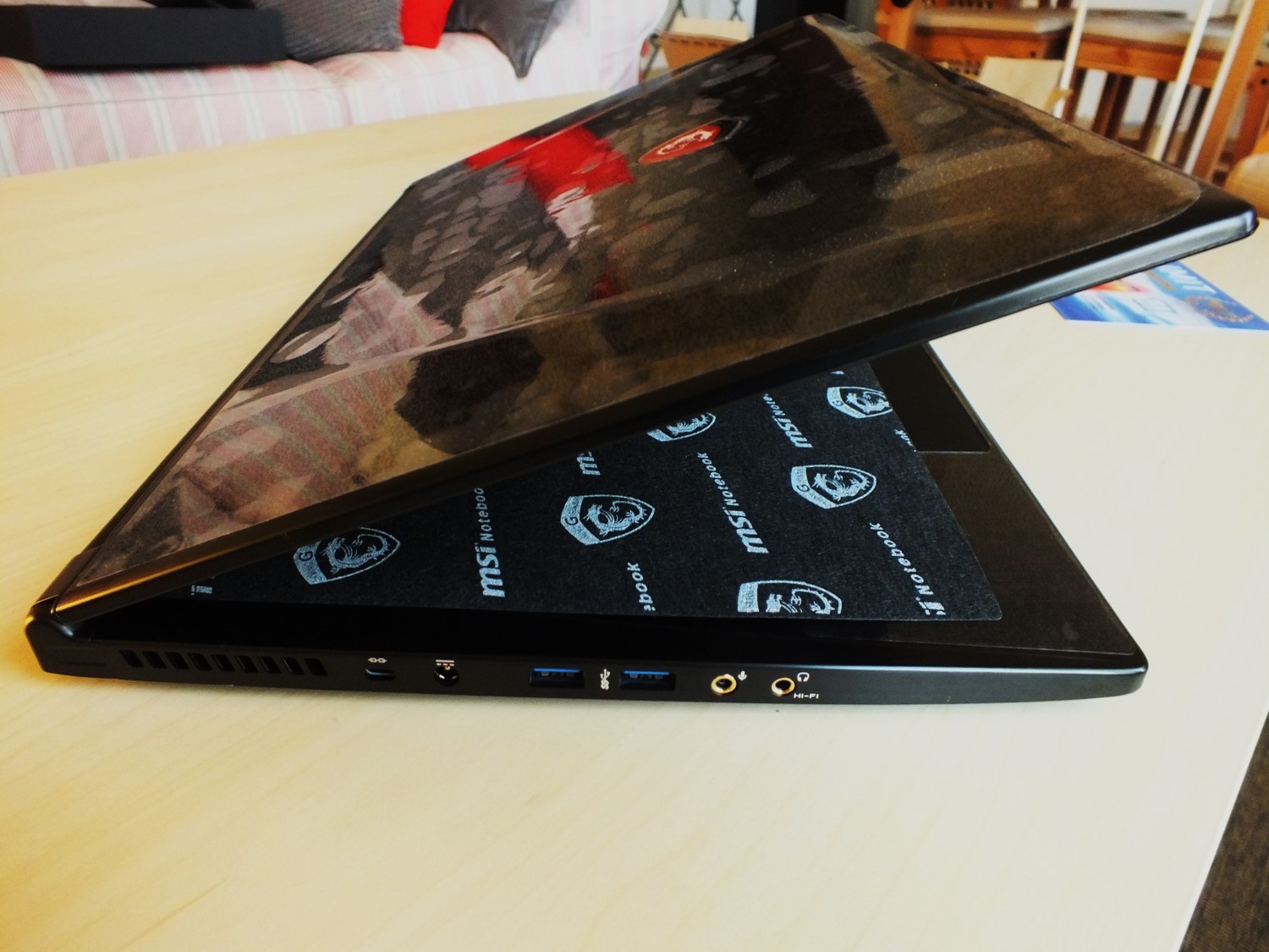 14- MSI GS60 6QE Ghost Pro Left Side