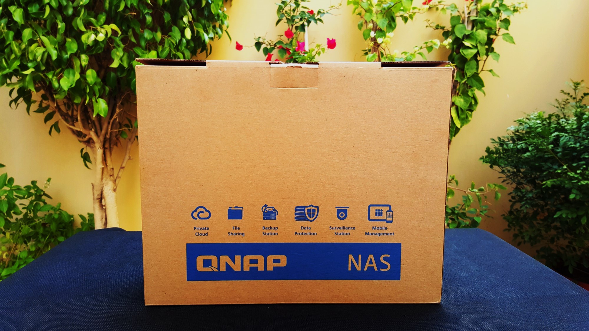2-QNAP TS-253A Box Back