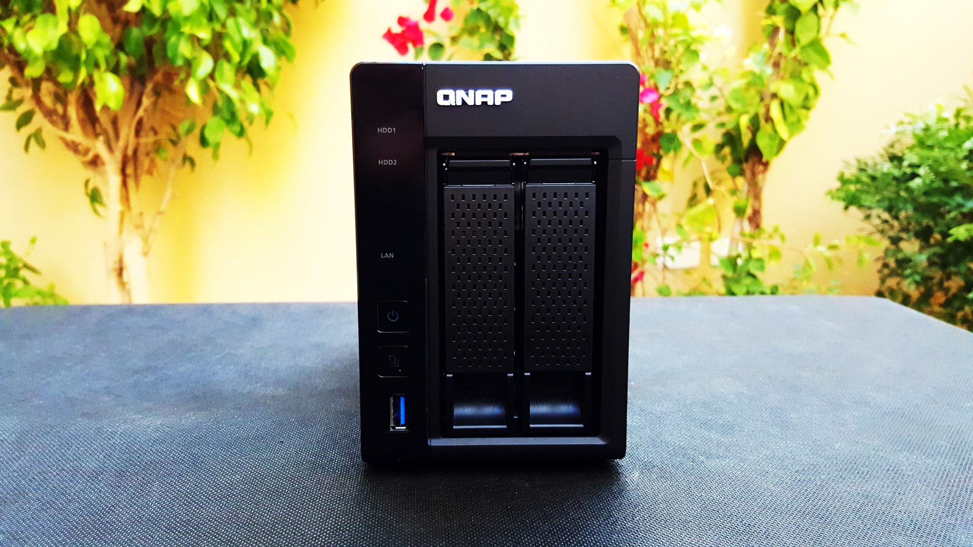 6-QNAP TS-253A Fronter