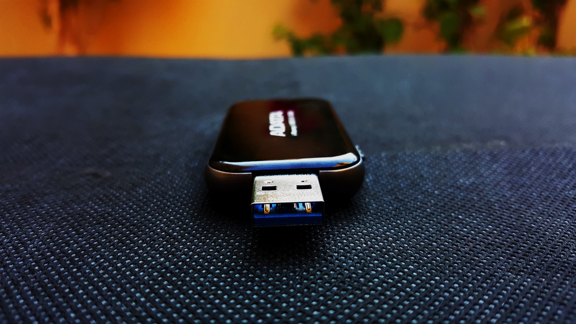 7-ADATA i-Memory USB3.0 32GB Front Side