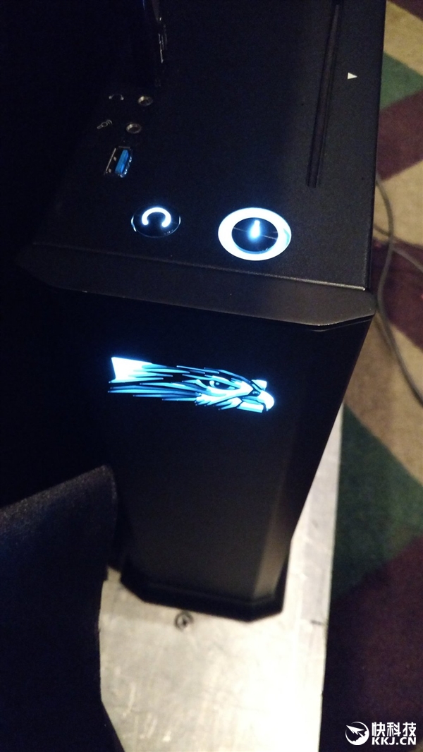 AMD-Dual-Fiji-XT-R9-Fury-X2-04