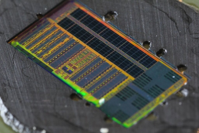 ultra-fast light-based-microprocessor-05
