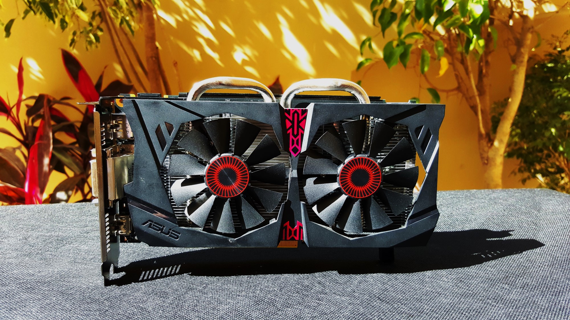 11-Asus GTX 950 Strix Gaming 2GB OC Eagle Eye