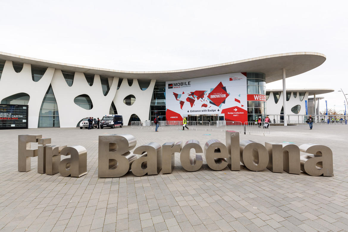 المؤتمر العالمي للهواتف-:MWC تغطية لكل ما يمكنك انتظاره Mobile World Congress moved to the Fira Gran Via in 2013, a more remote location with a more spacious conference hall.