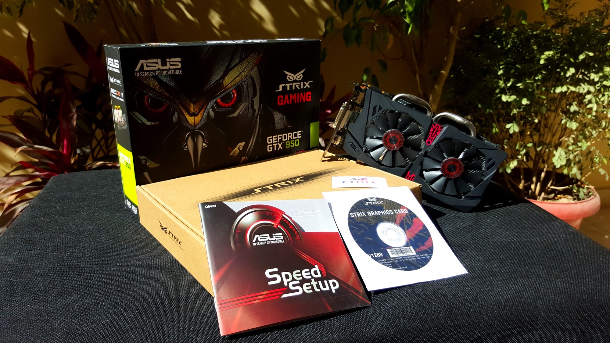 3-Asus GTX 950 Strix Gaming 2GB OC Box inside