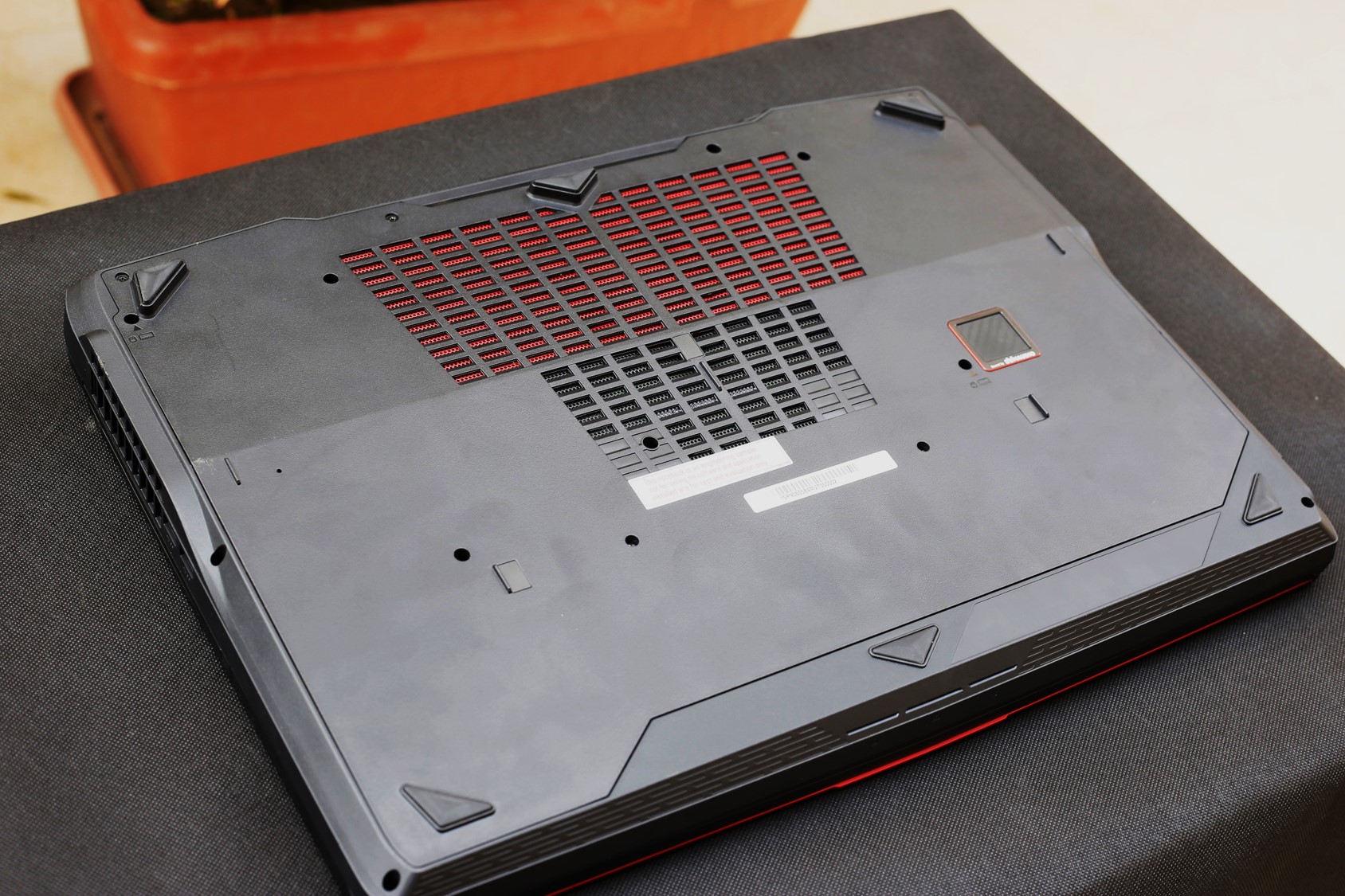 3-MSI GT80S 6QE Titan SLI Back