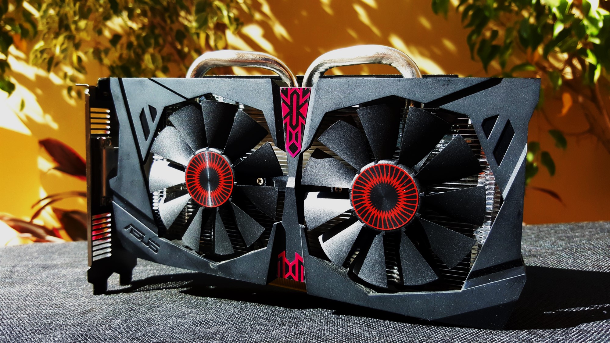 4-Asus GTX 950 Strix Gaming 2GB OC Card Front