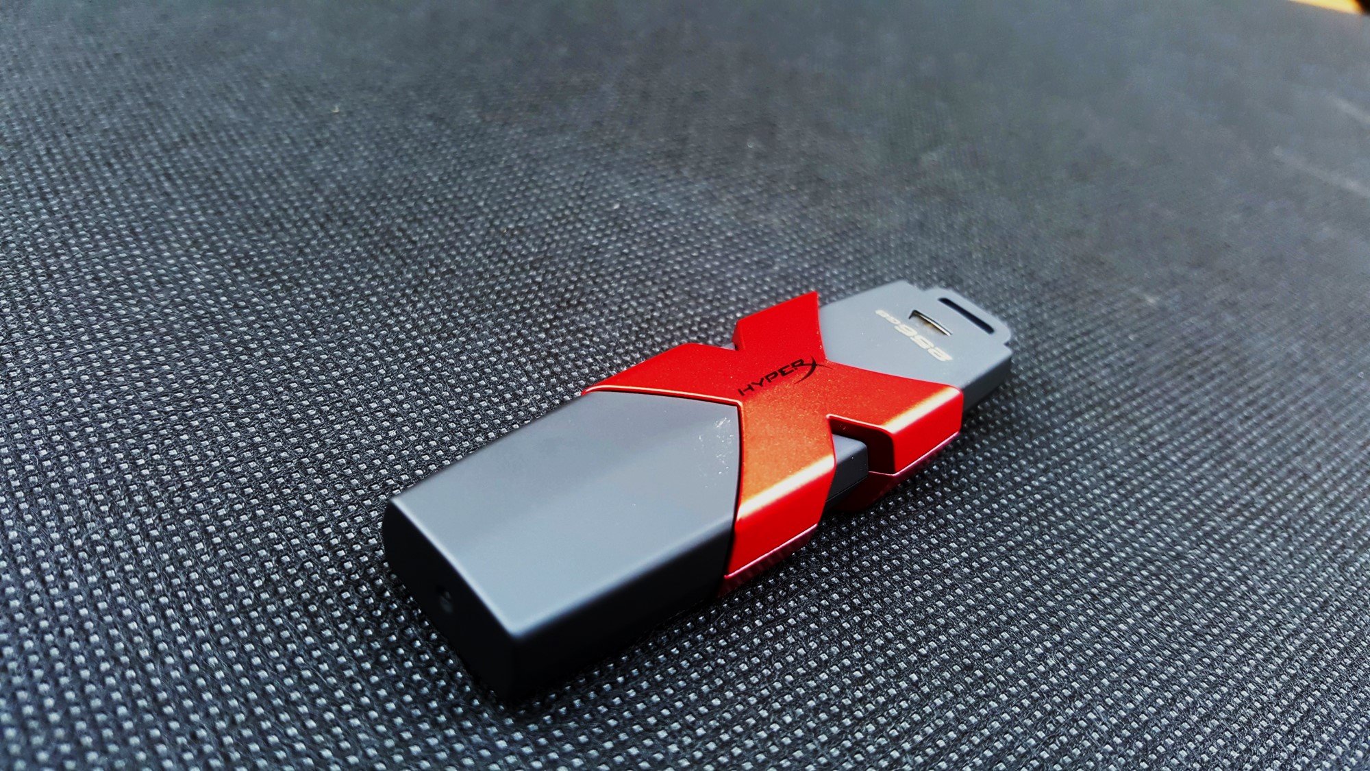 4-Kingston HyperX Savage USB 3.1 Gen 1 Front