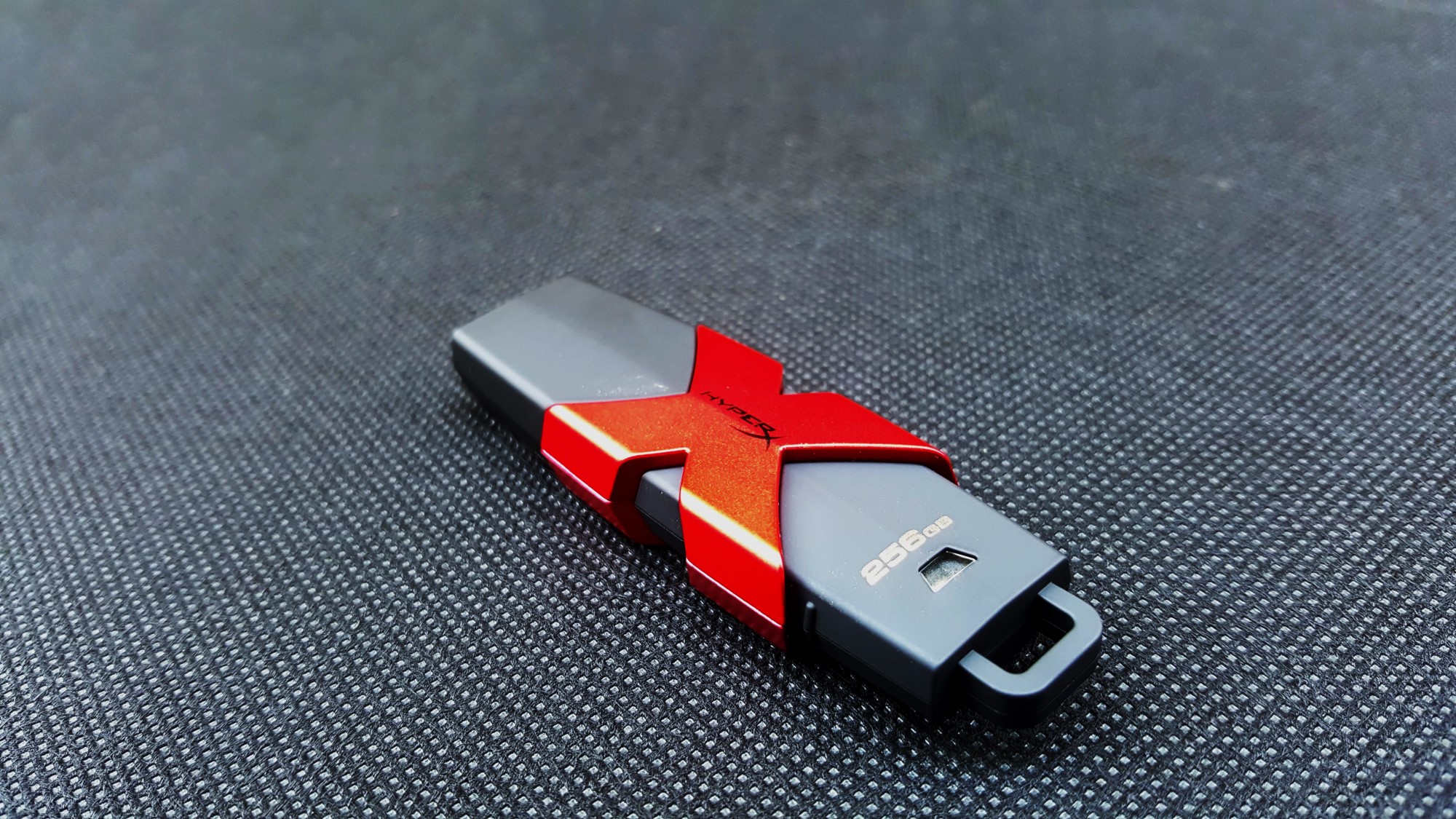5-Kingston HyperX Savage USB 3.1 Gen 1 Righ Side