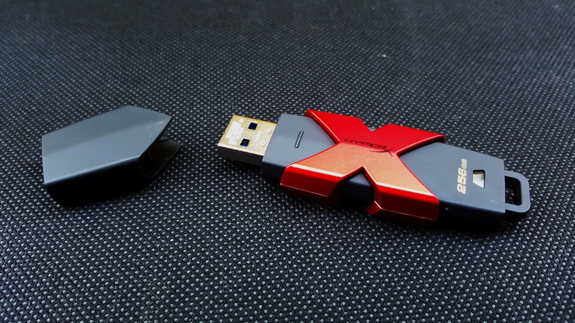 7-Kingston HyperX Savage USB 3.1 Gen 1 Opened