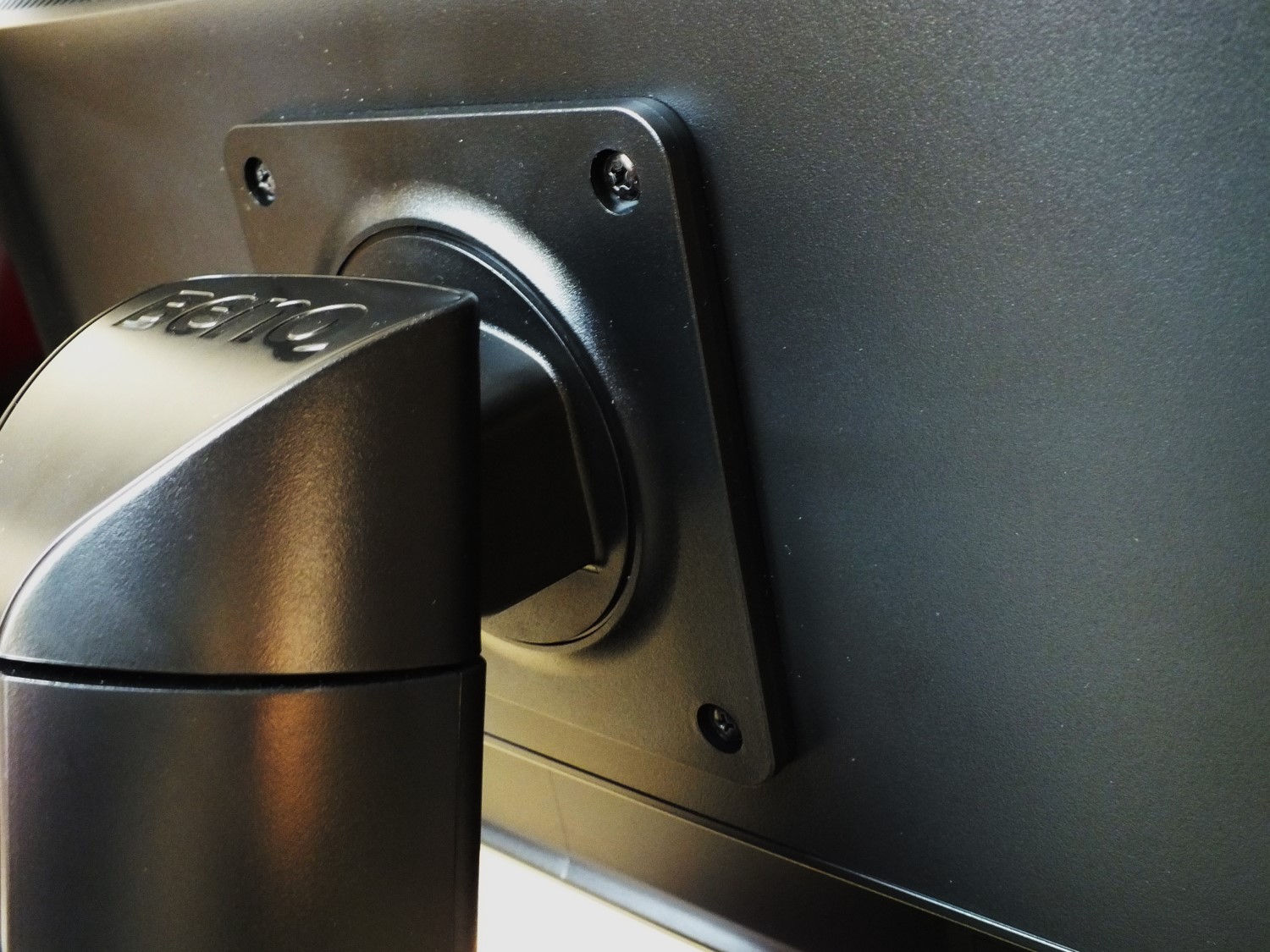 9-BenQ XL2411Z Solid Holding