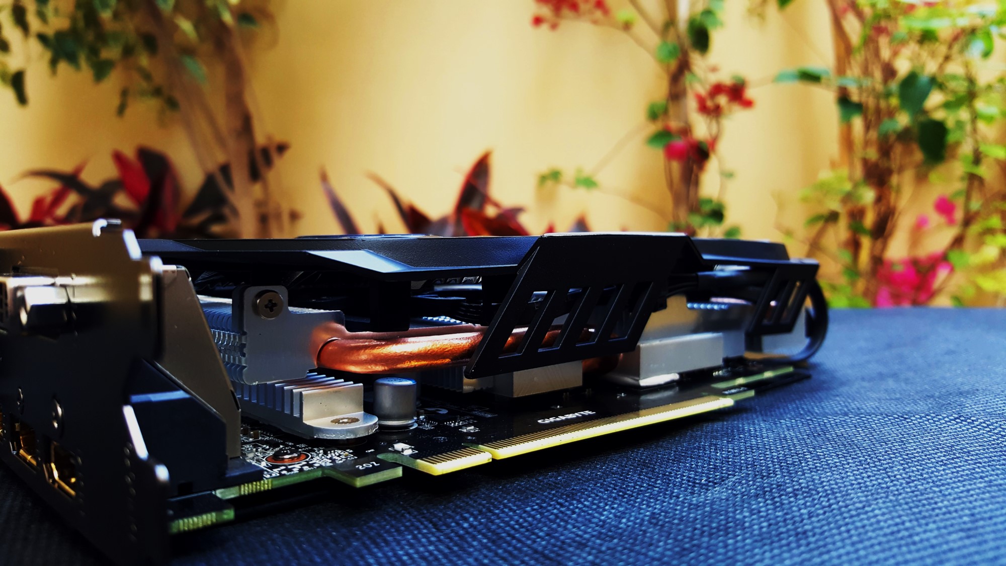 11-Gigabyte GTX 950 Xtreme Gaming down