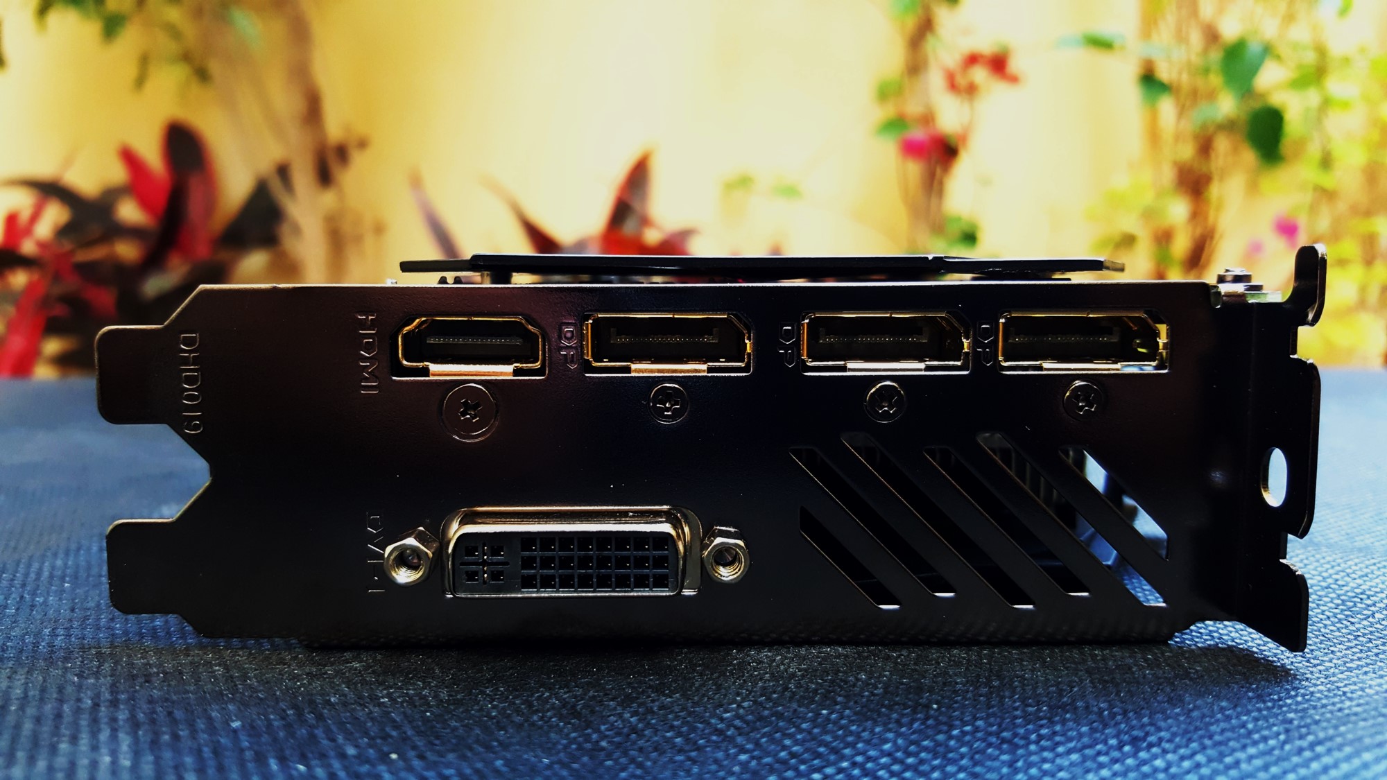 13-Gigabyte GTX 950 Xtreme Gaming Outputs