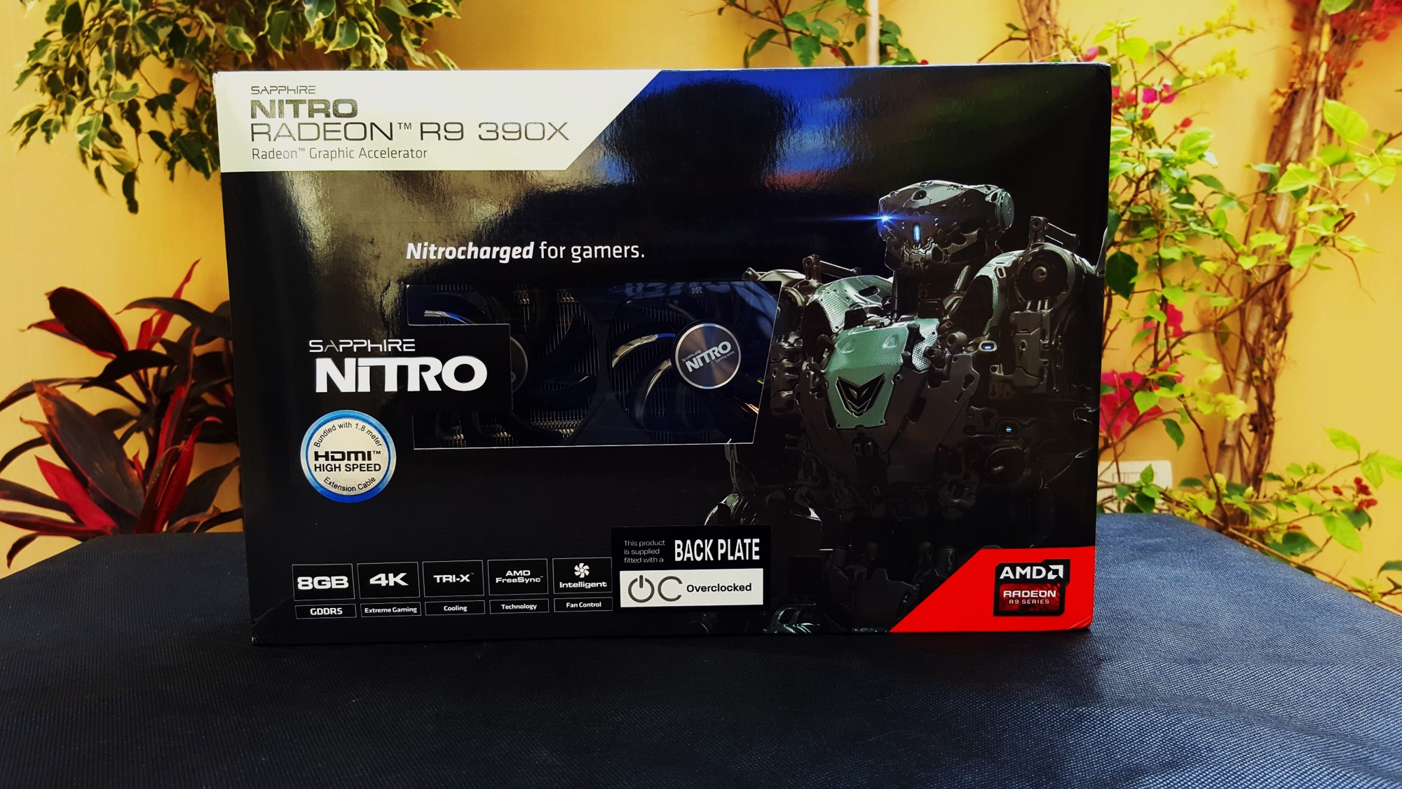 2-Sapphire Nitro R9 390X box front