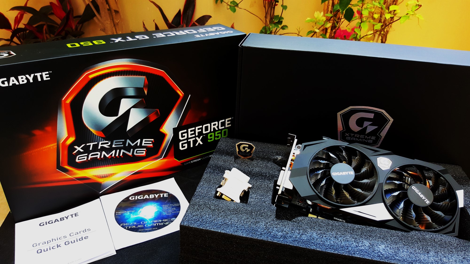 4-Gigabyte GTX 950 Xtreme Gaming Box inside