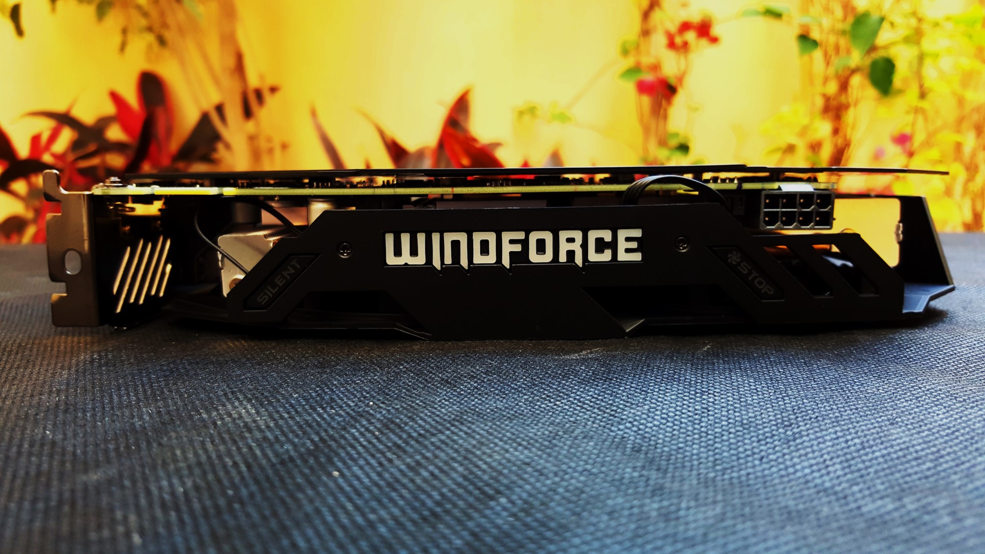 9-Gigabyte GTX 950 Xtreme Gaming faceup