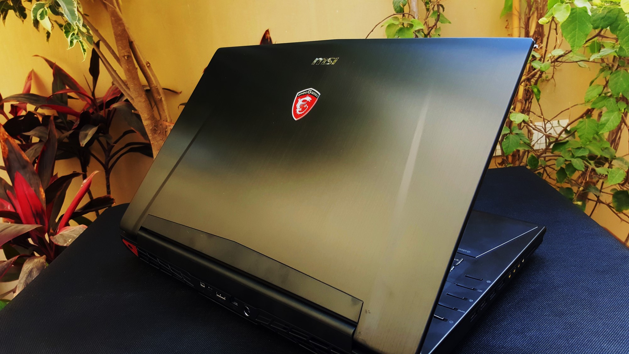 1-MSI GT72S 6QF Dominator Pro Back
