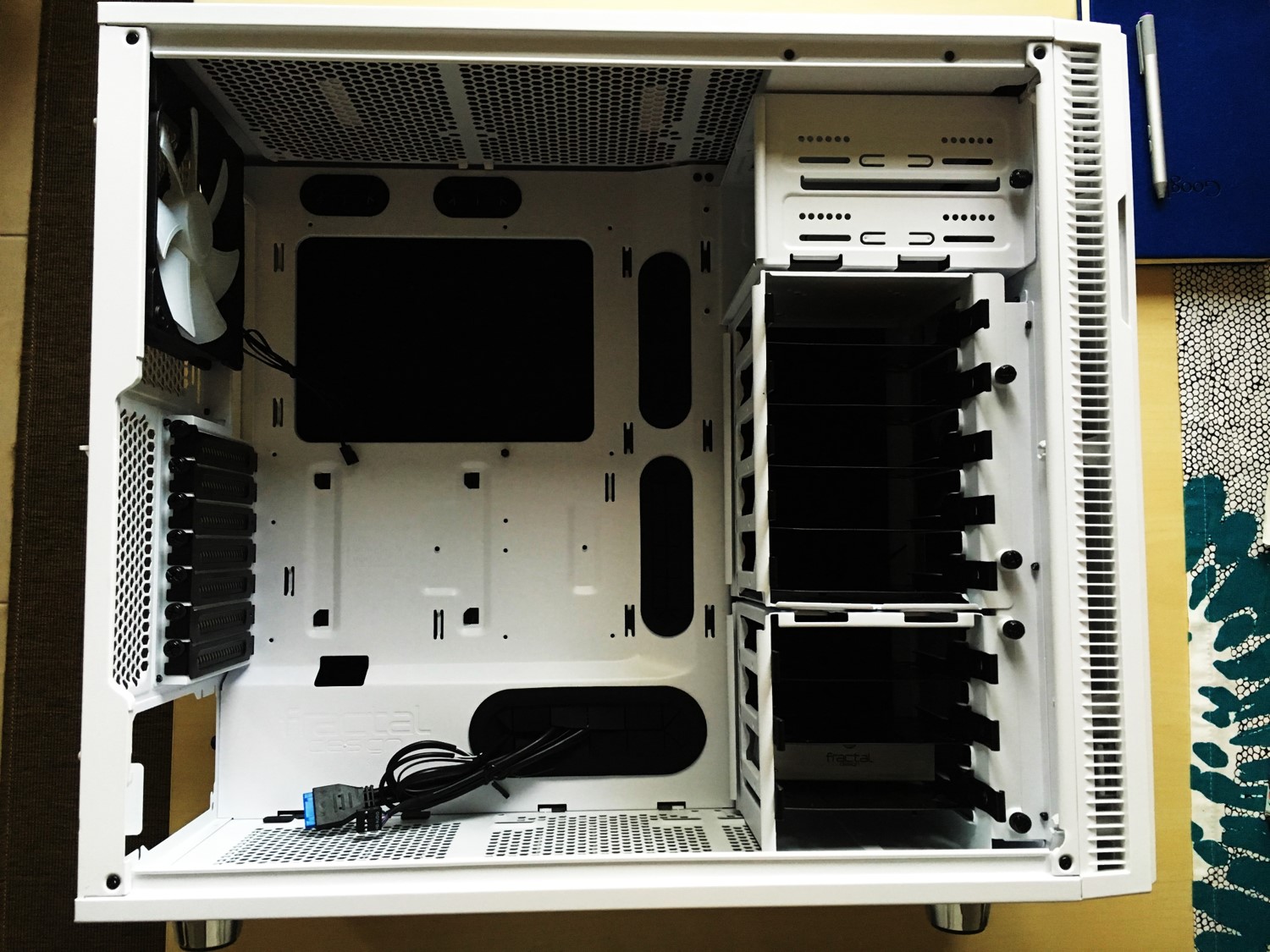 10-Fractal Design R5 Case inside