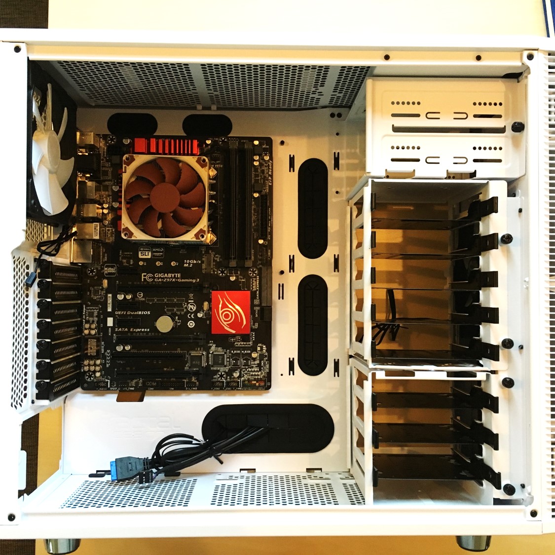 19-Fractal Design R5 Built inside