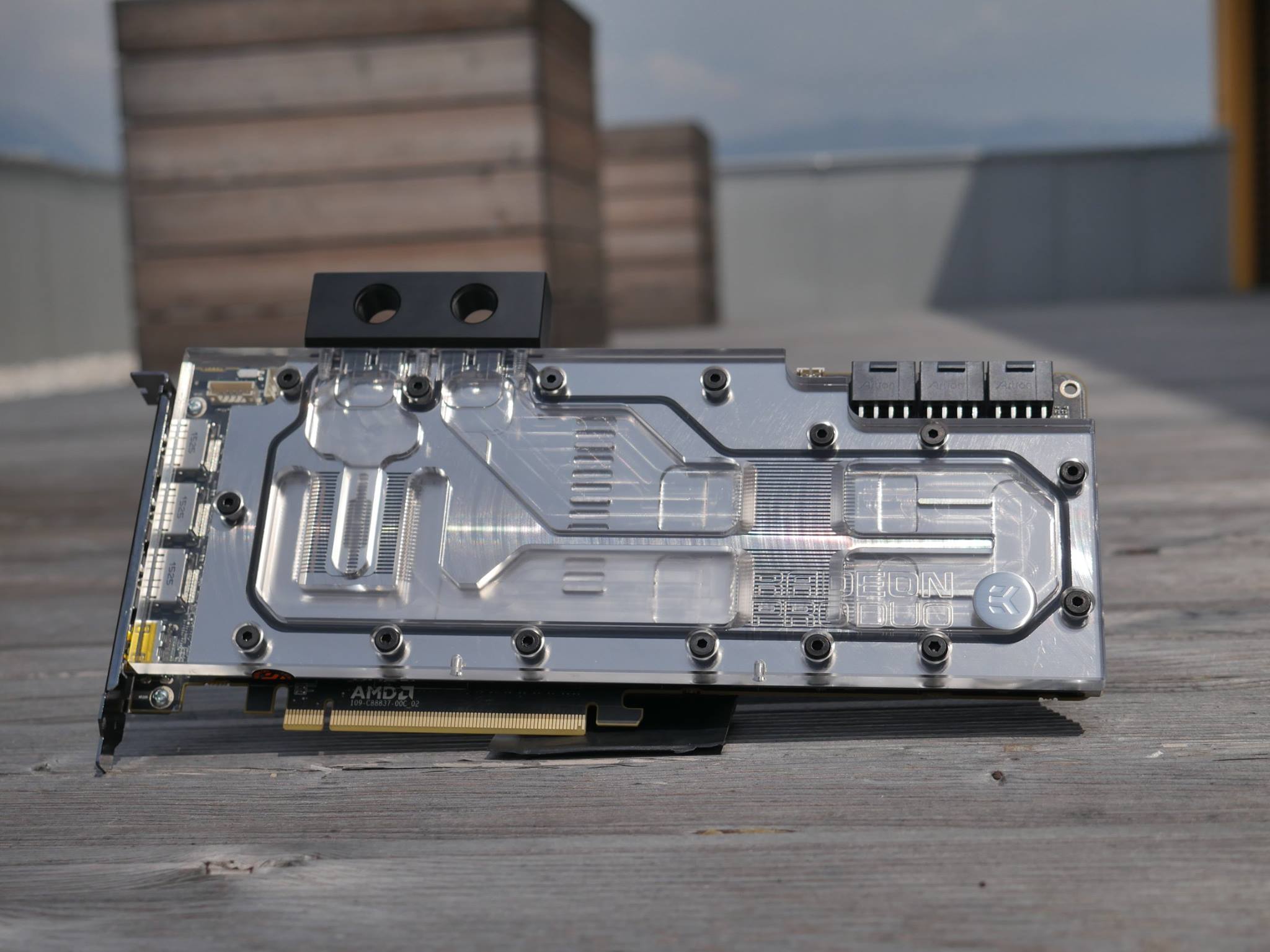 AMD Radeon Pro Duo-09