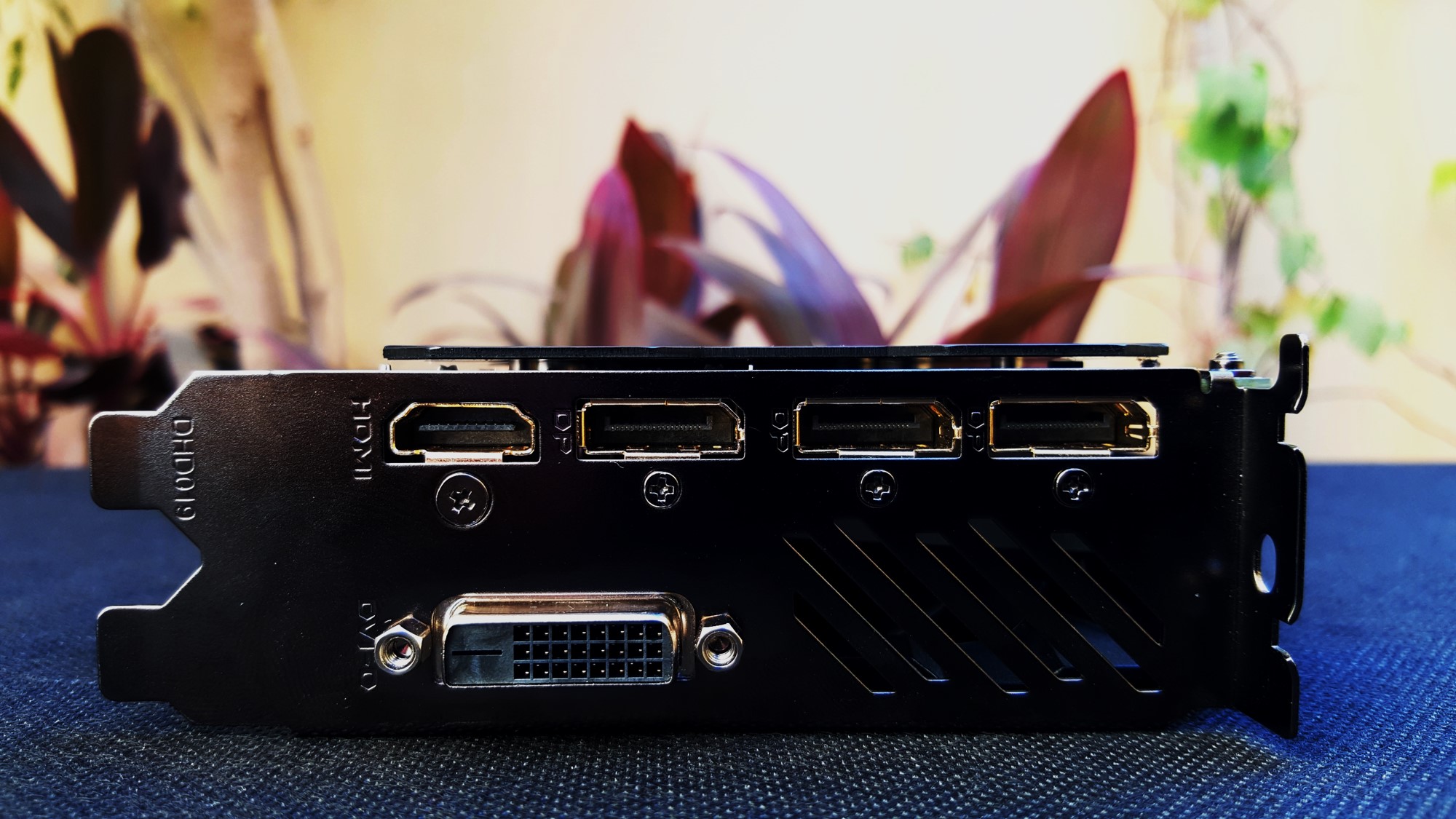 12-Gigabyte GTX 1080 G1