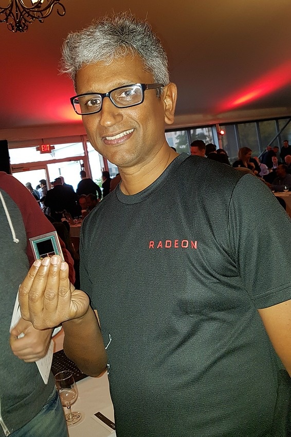 صورة لنواة AMD VEGA بذاكرة HBM2 وحجم 16GB