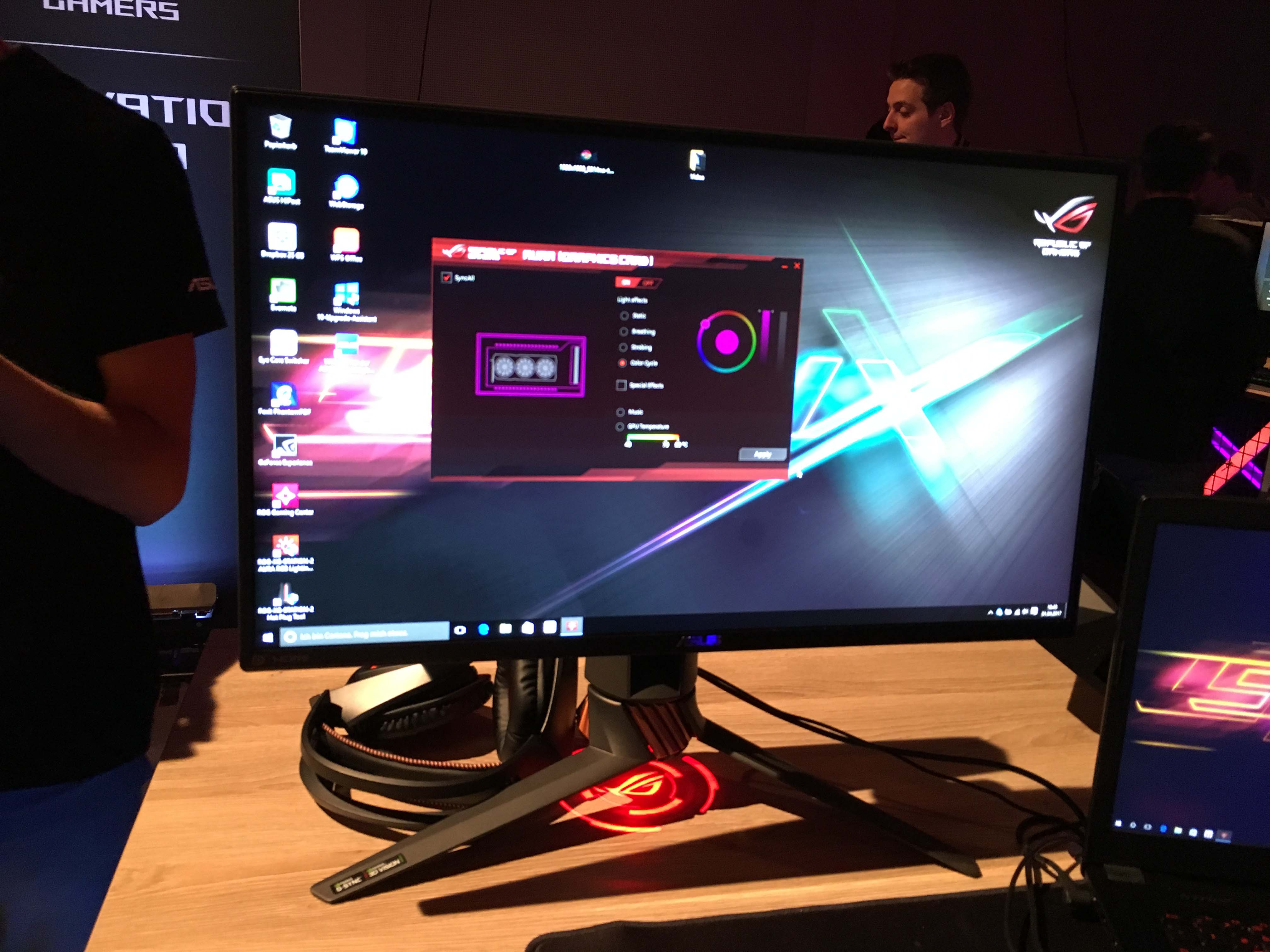 الكشف عن 3 شاشات ASUS ROG بمواصفات ومميزات رائعة