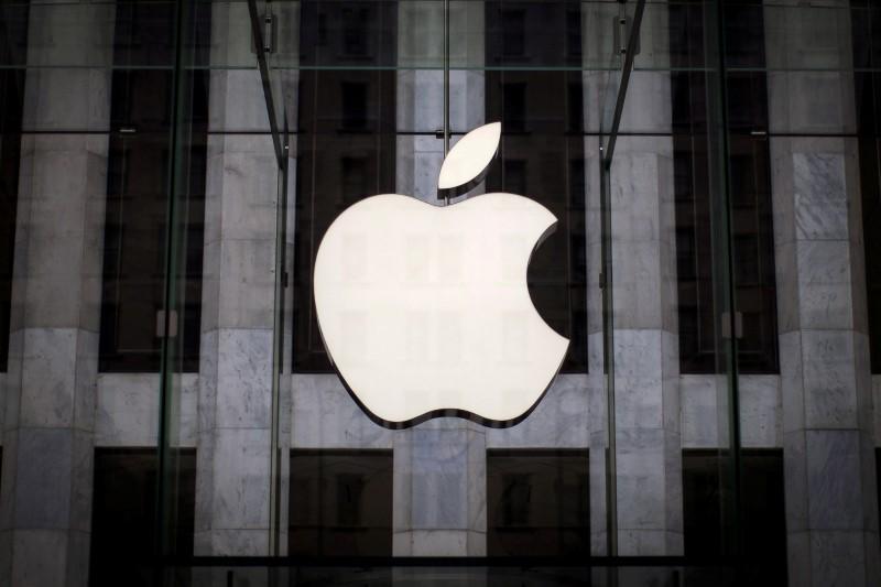 شركه Apple ملزمه بدفع 506 مليون دولار