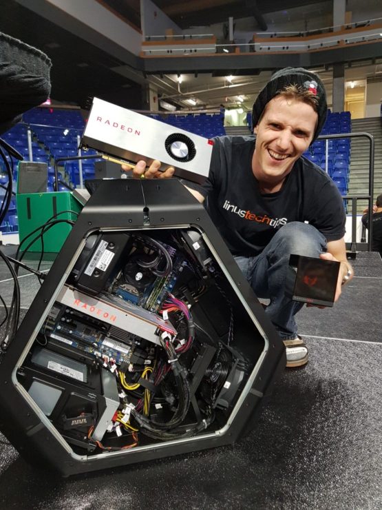 متع ناظريك بأولى الصور الرسمية لبطاقة AMD Radeon RX Vega 64 Limited Edition