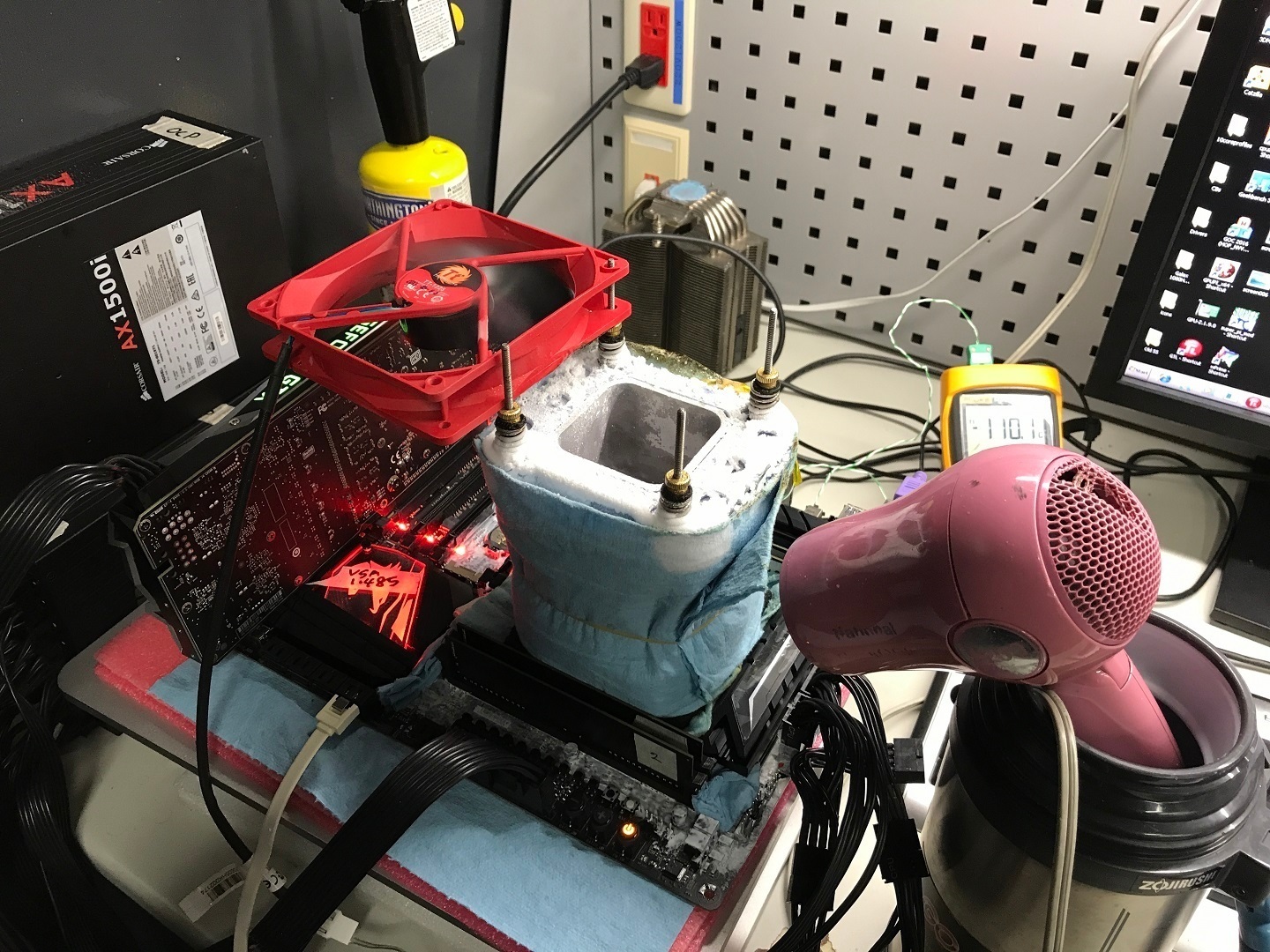 معالج إنتل Core i9 7900X يصل لتردد 6.01GHz ويحطم الرقم العالمي لـ HWBOT