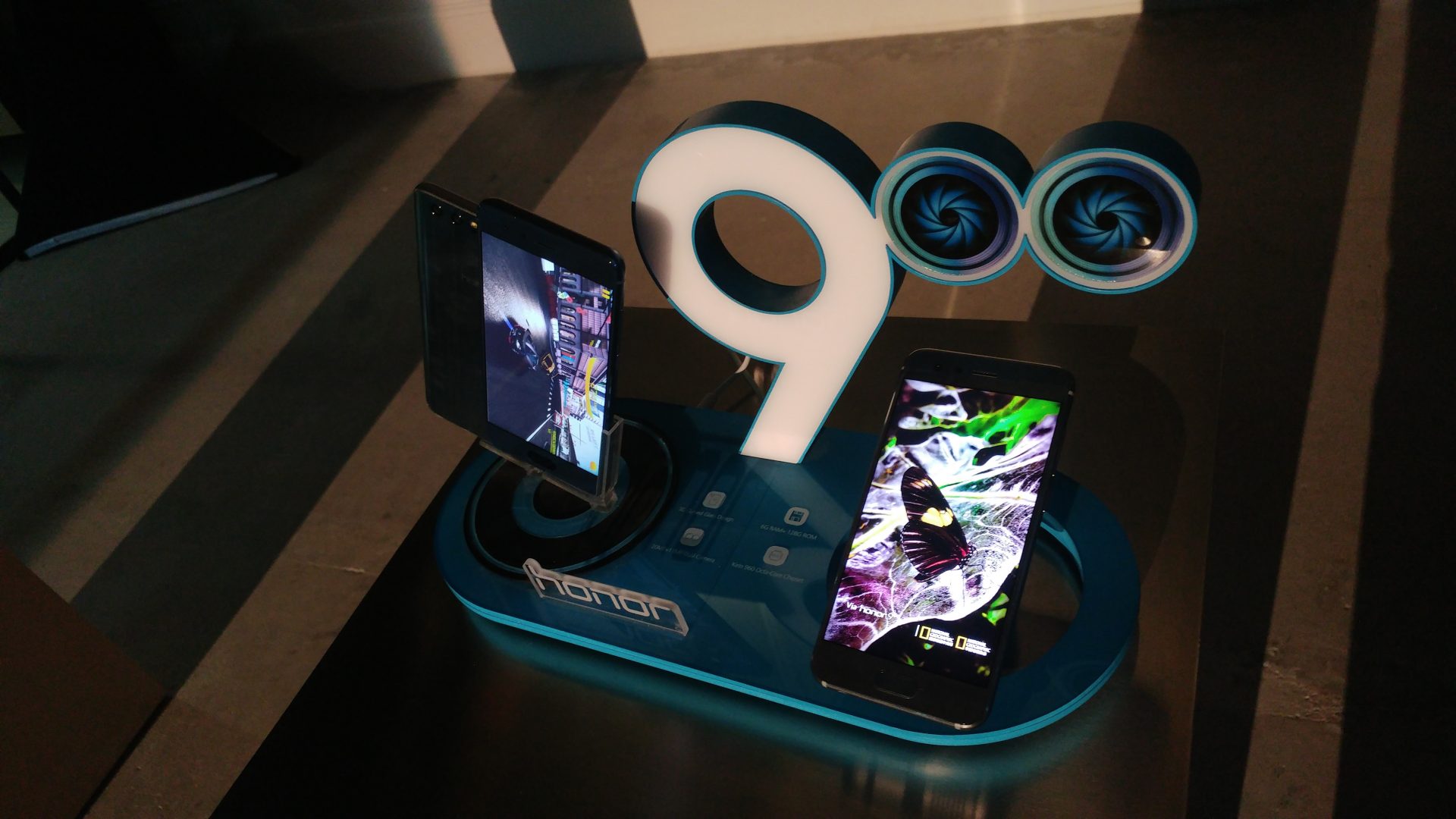 مراجعة سريعة لهاتف Honor 9 : الهاتف الرائد فى الفئة السعرية المتوسطة مراجعة سريعة لهاتف Honor 9 : الهاتف الرائد فى الفئة السعرية المتوسطة