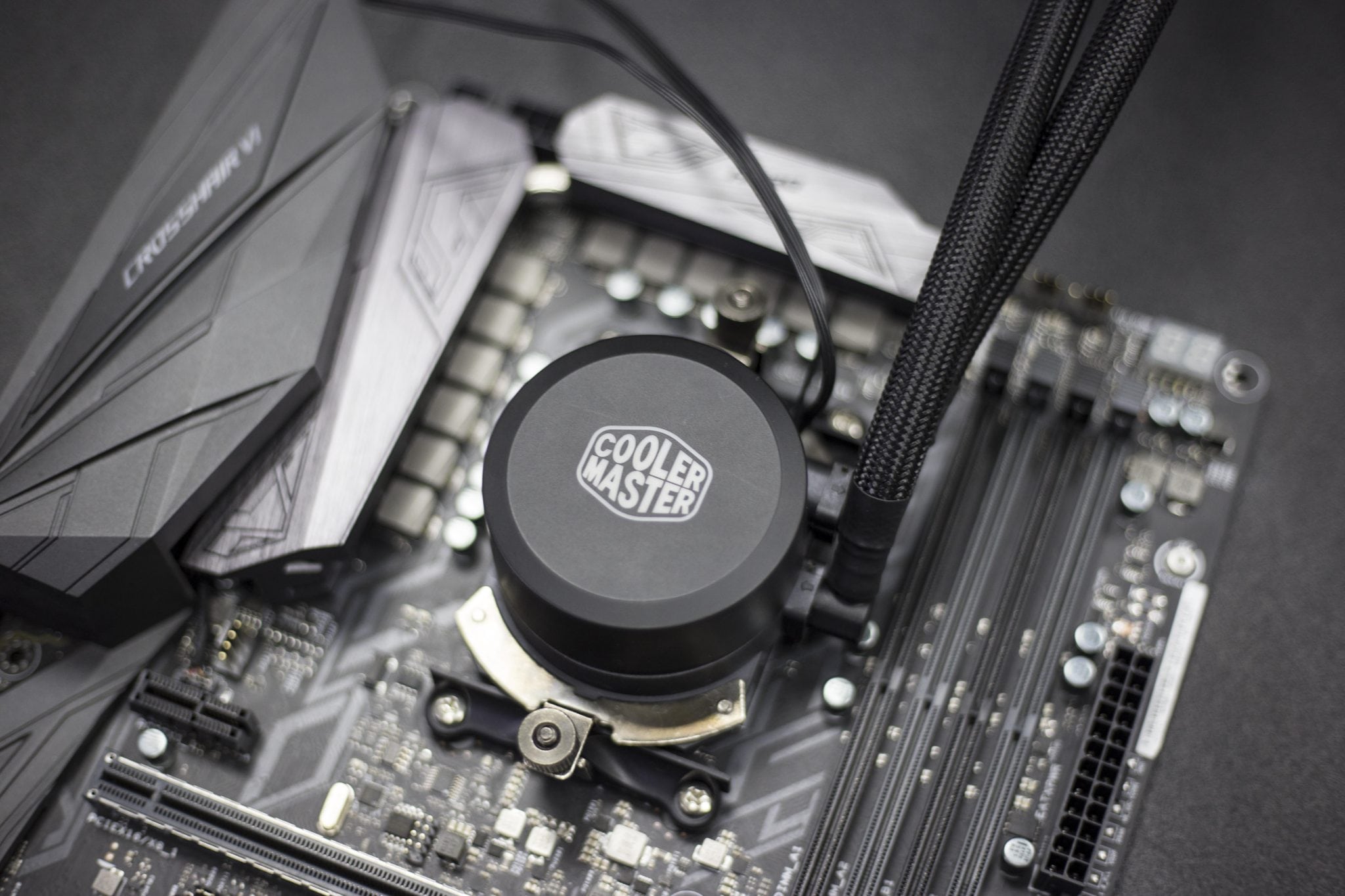 Cooler-Master-MasterLiquid-240L-RGB-AMD-RYZEN