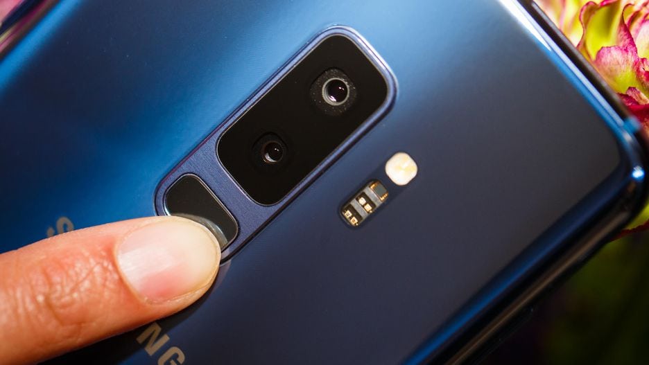 الأسد يخرج من عرينه بعد طول إنتظار! سامسونج تطلق رسمياً هاتفي GALAXY S9 و S9+ الأسد يخرج من عرينه بعد طول إنتظار! سامسونج تطلق رسمياً هاتفي GALAXY S9 و S9+