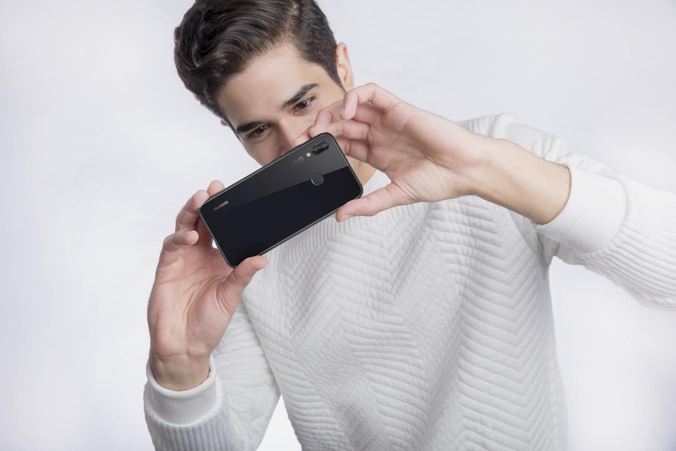 أفضل خصائص كاميرا السيلفى لهاتف HUAWEI nova 3e Huawei Nova 3e (3)