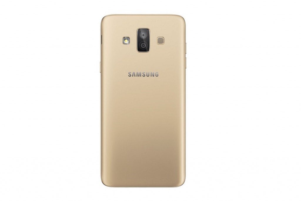 لقطة خلفية لهاتف Galaxy J7 Duo باللون الذهبي