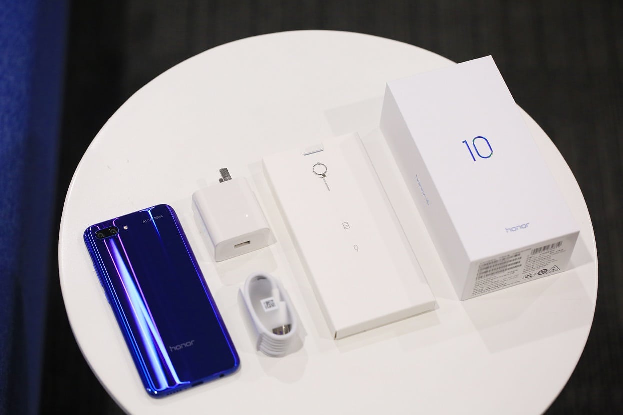 مناطحة الكبار .. أربعة أسباب تدفعك لشراء هاتف Honor 10 مناطحة الكبار .. أربعة أسباب تدفعك لشراء هاتف Honor 10