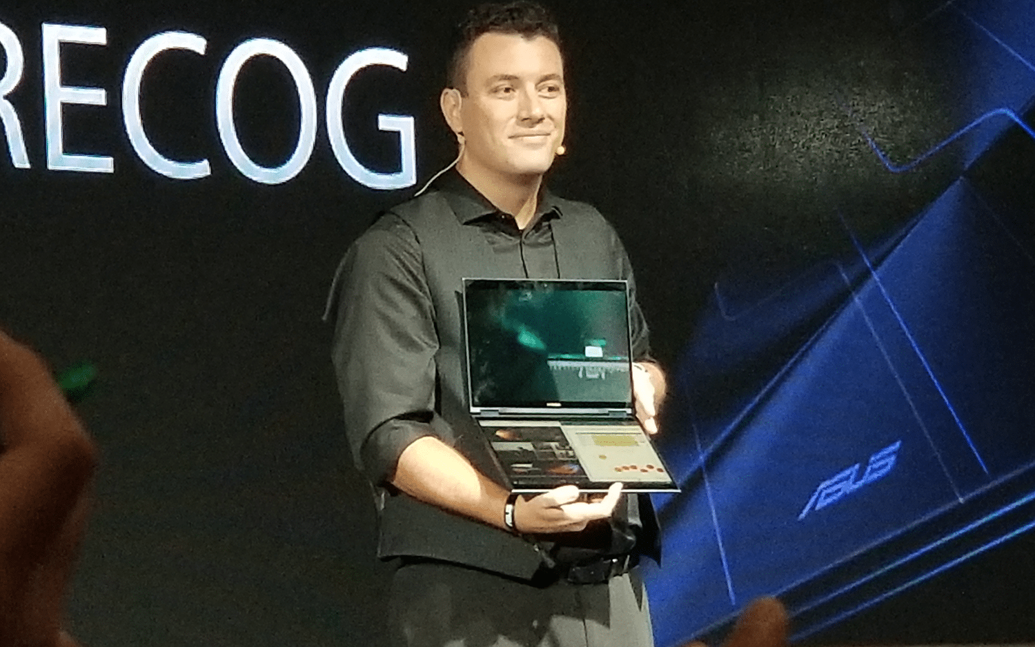 معرض Computex18: استعراض محمول ASUS Project Precog الأول من نوعه بالعالم بشاشتين