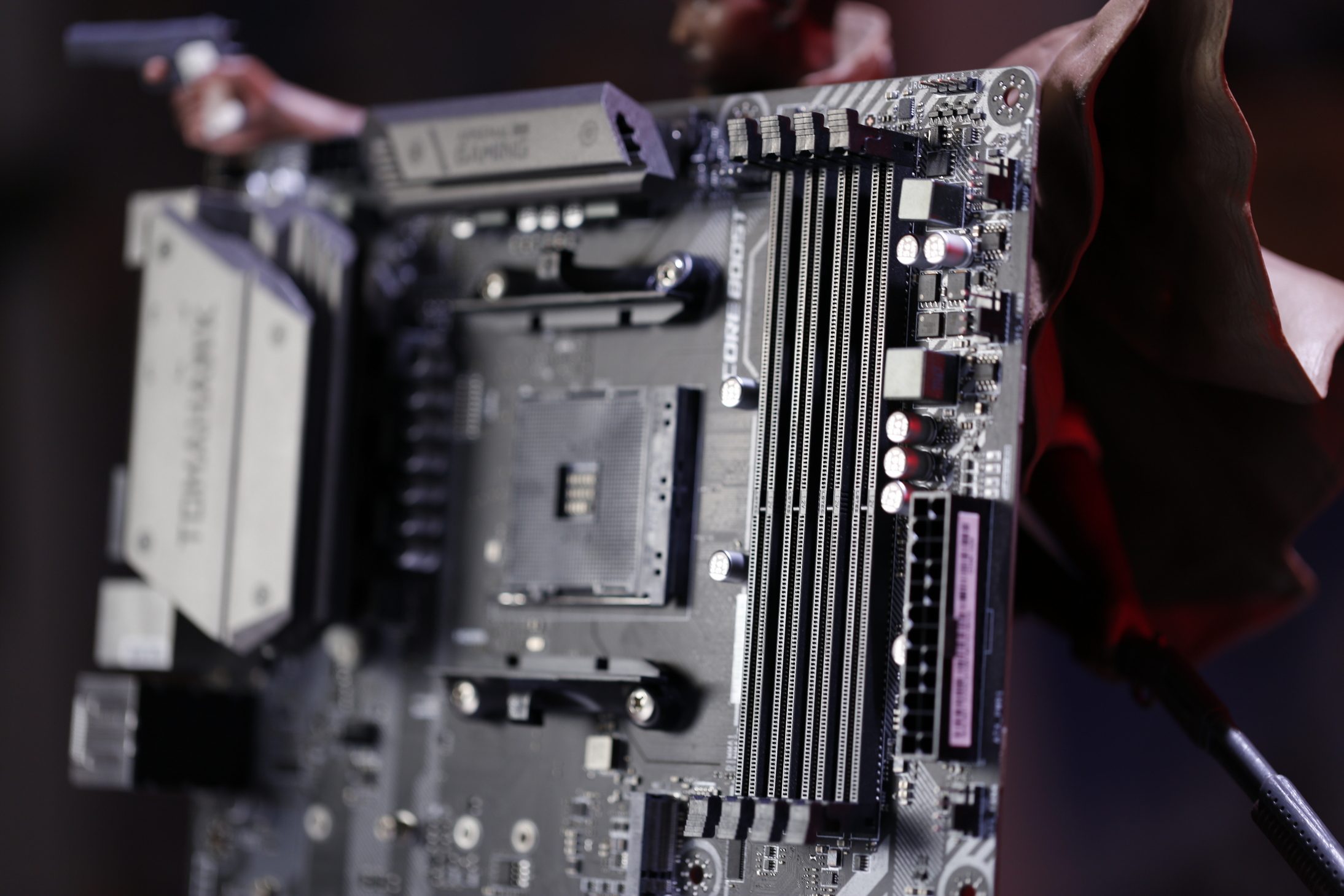 MSI B450 Tomahawk (29)