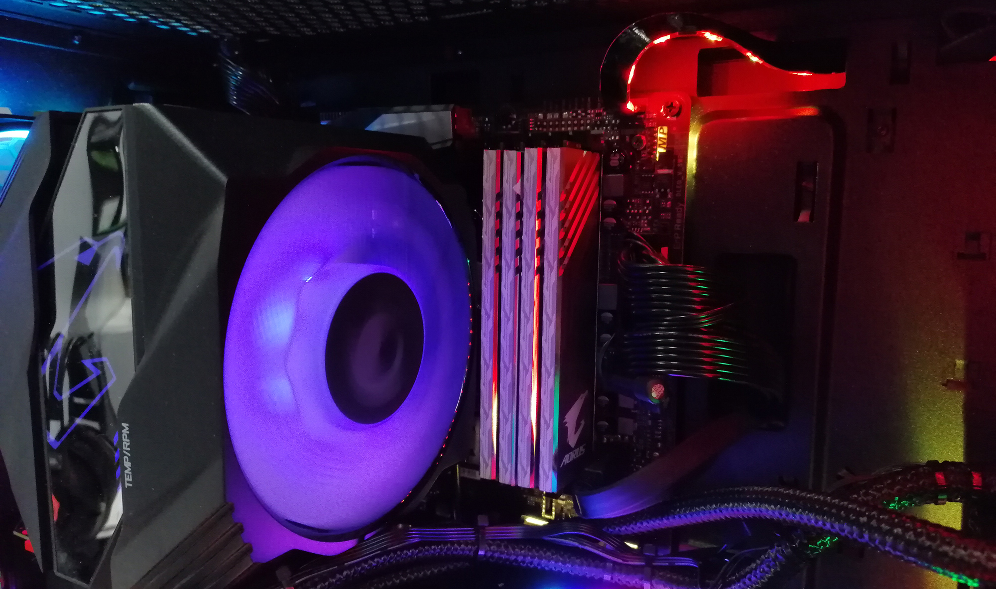 GIGABYTE Aorus RGB Memory Hits DDR4-4000 with SK Hynix ICs