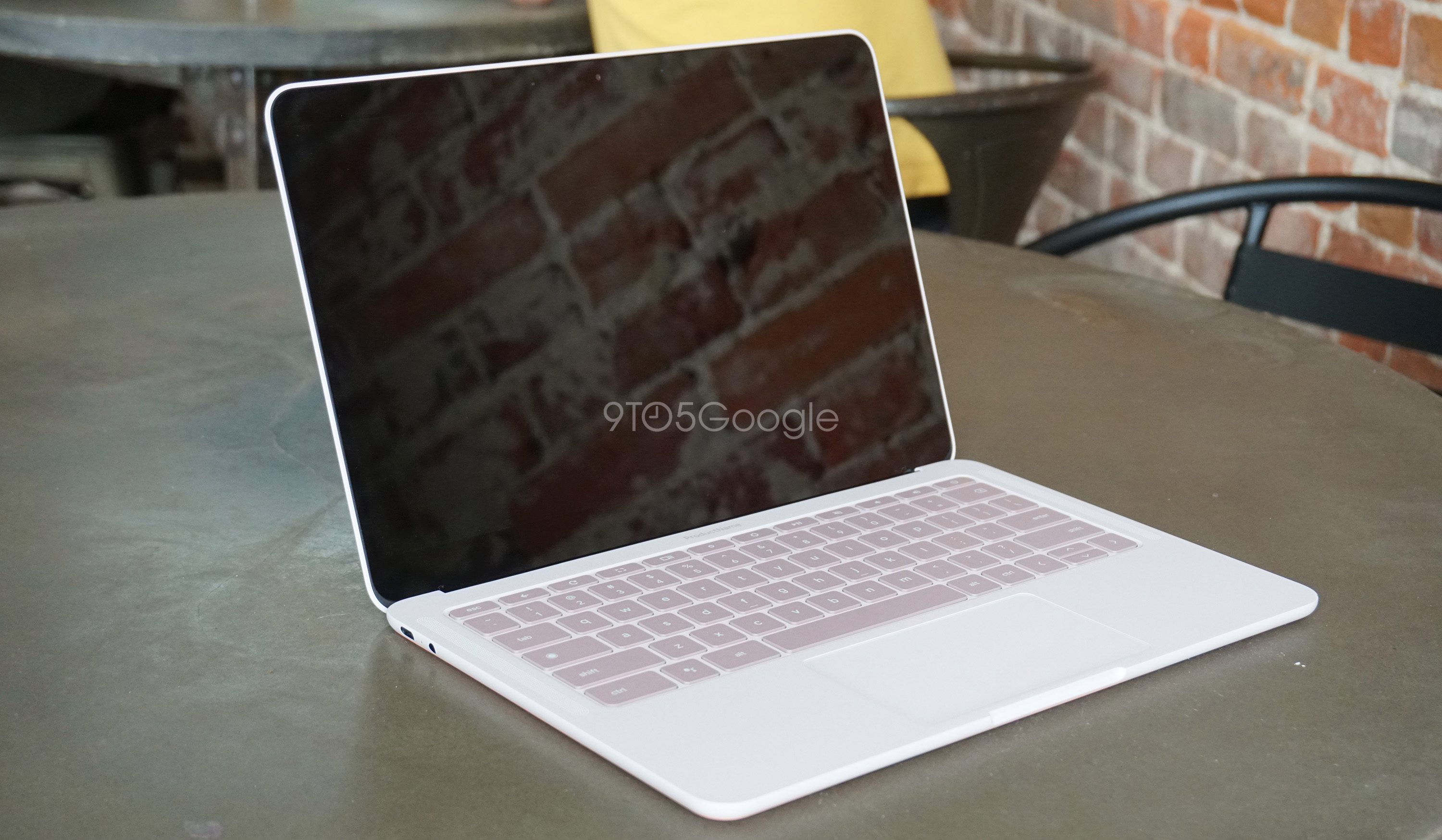 شاهد: صور مسربة لحاسب جوجل المحمول Pixelbook Go