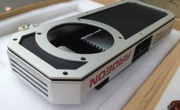 AMD-Radeon-R9-390X-03