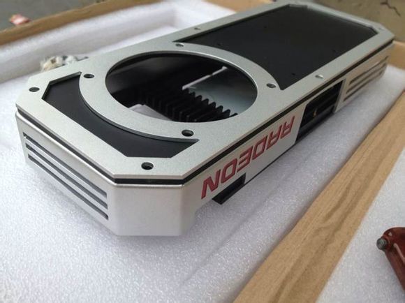 AMD-Radeon-R9-390X-cooling-01