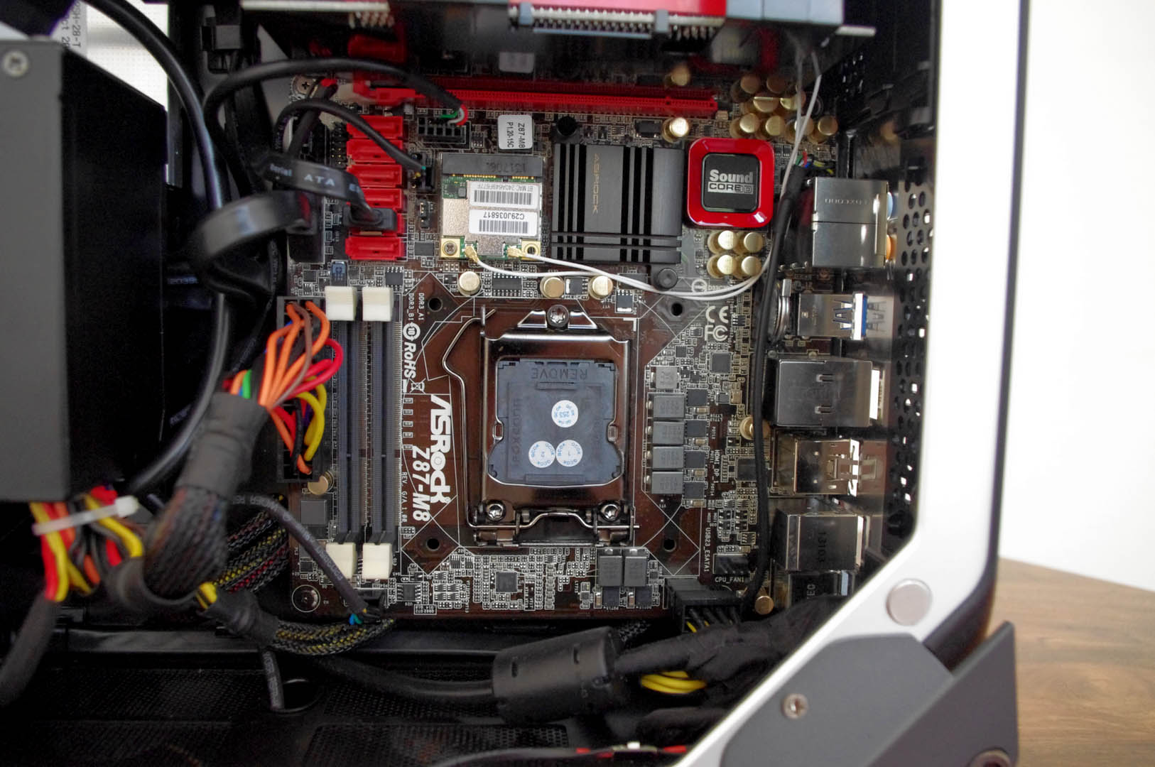 ASRock-M8-Gaming-07